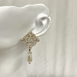 Give me a beautiful impression Earrings 2023SS CHANEL Chanel